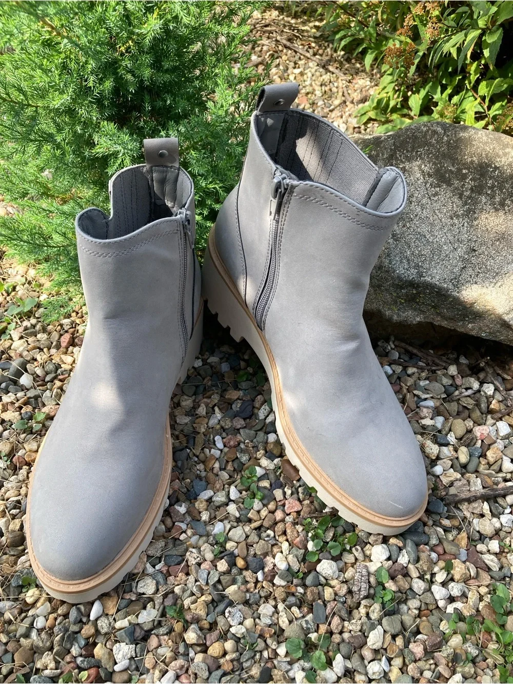 NWOT Maurice’s size 9M light gray Chelsea lug sole ankle boots